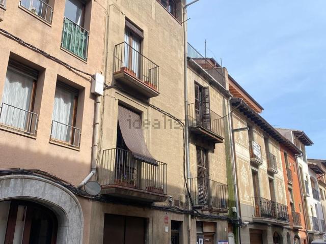 Edificio, Vic
