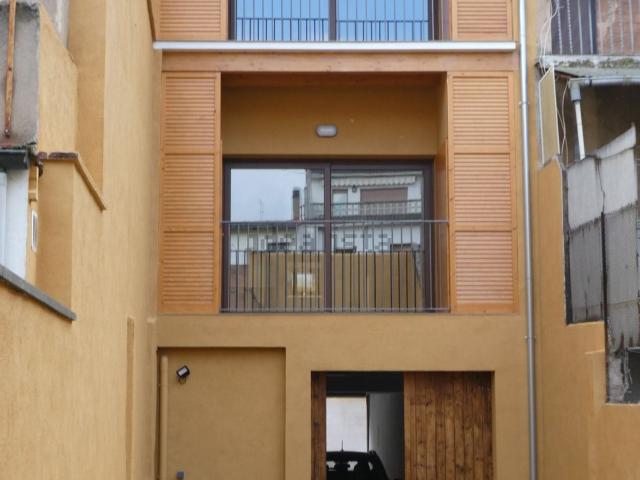 Edificio, Vic