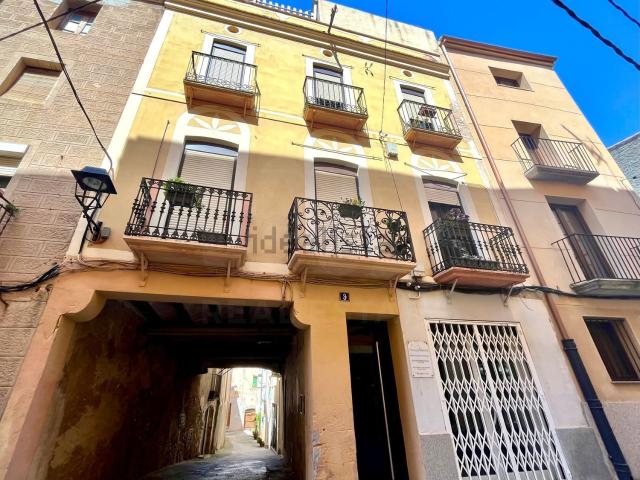 Edificio, Vila Rodona