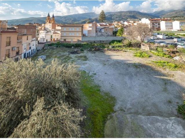 EDIFICIO Y GRAN SOLAR EN EL CENTRO DE ORGIVA
