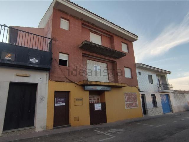 Edificio, Alcuéscar