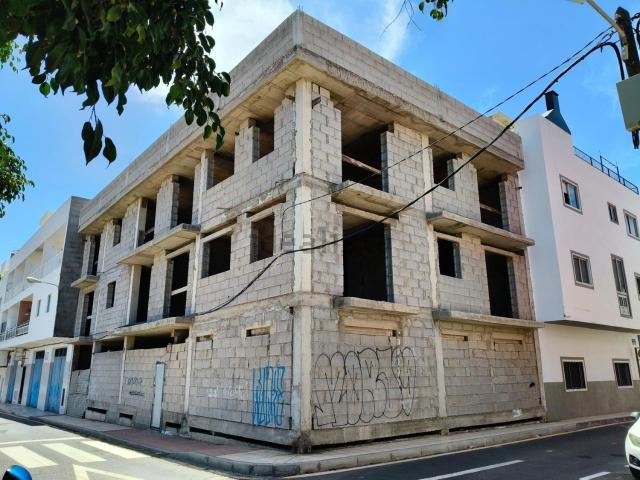 Edificio, Arona