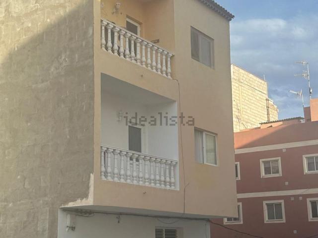 Edificio, Arona