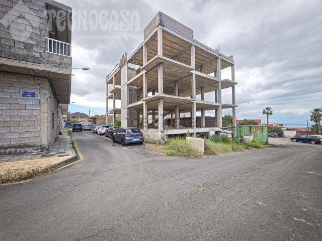 Edificio, Arona