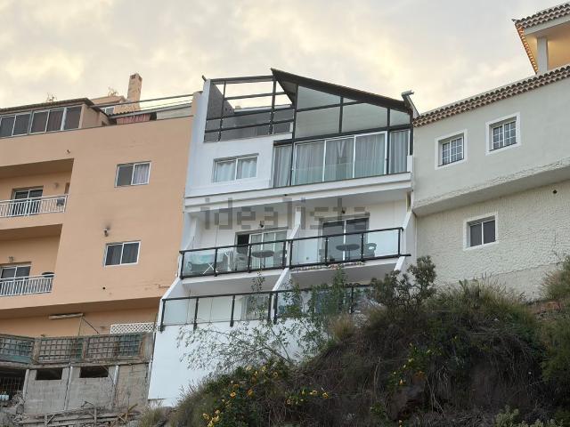 Edificio, Arona
