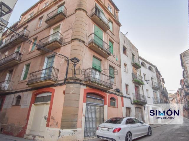 Edificio, Artés