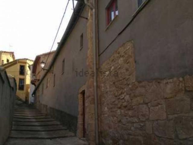 Edificio, Berga
