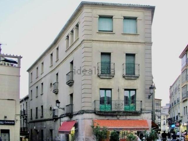 Edificio, Cáceres