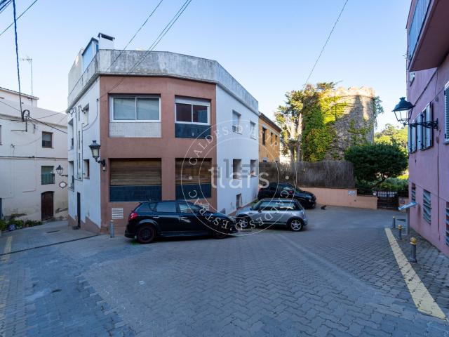 Edificio, Caldes d&apos Estrac