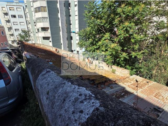 EDIFÍCIO COM POSSIBILIDADE DE CONSTRUÇÃO DE 1.000m2