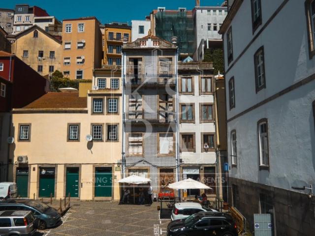 Edifício com Projeto Aprovado para Boutique Hotel Próximo à Alfândega do Porto