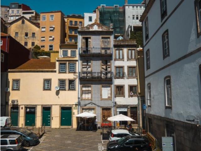 Edifício com Projeto Aprovado para Boutique Hotel Próximo à Alfândega do Porto