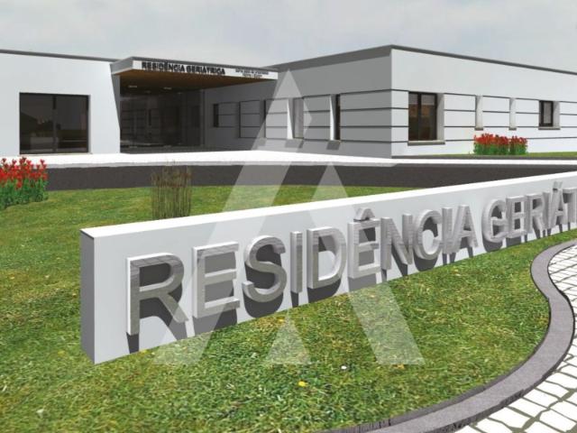 Edifício com projeto aprovado para lar, Pedreiras, Porto de Mós Leiria