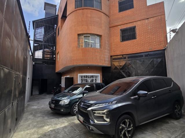 EDIFICIO COMERCIAL 1.400 M2 EN VENTA URB. MONTECRISTO