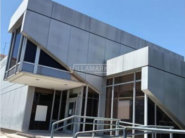 Edifício Comercial da banca composto por 2 pisos totalizando uma área com 437 m2 situado no Centro da Malveira, Mafra, Malveira
