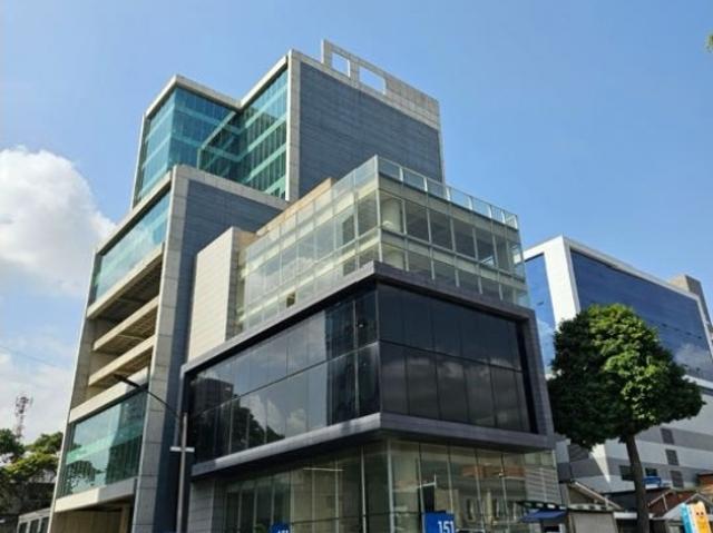 EDIFICIO COMERCIAL EN VENTA 3.400 M2 URB. LAS MERCEDES