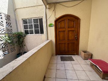 Dos departamentos y local Comercial en planta baja en Venta cerca Torre Eiffel