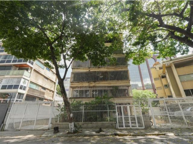 Edificio comercial y residencial en venta en Las Mercedes