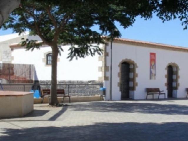 Edificio con 6 viviendas, local y vista al mar