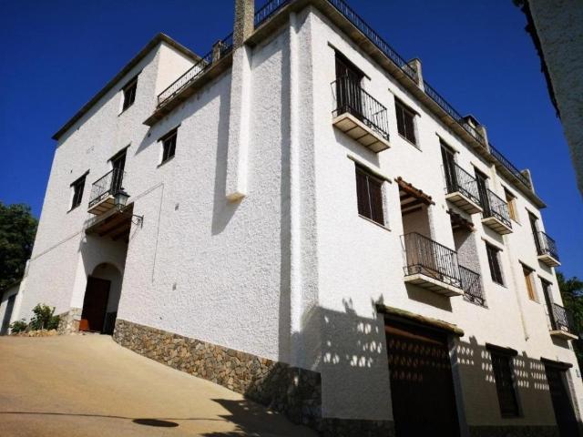 Edificio con 6 Apartamentos Rurales en Venta en Yegen Alpujarra, Granada – Ideal para Inversión Turística