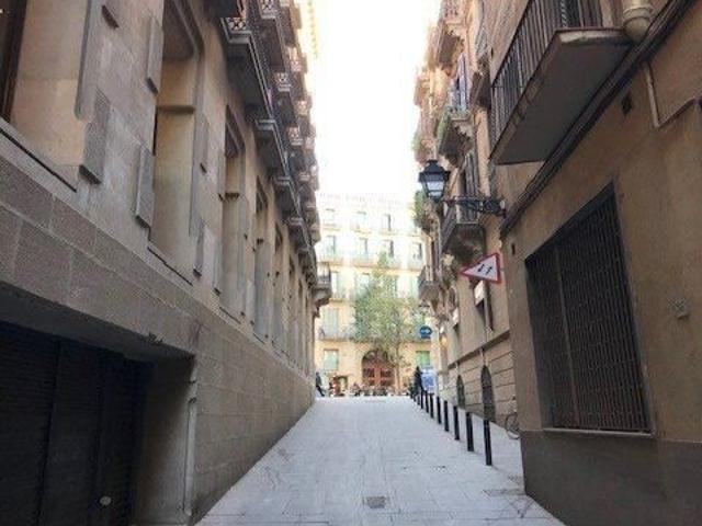 Edificio con derecho a vuelo en el centro de Barcelona