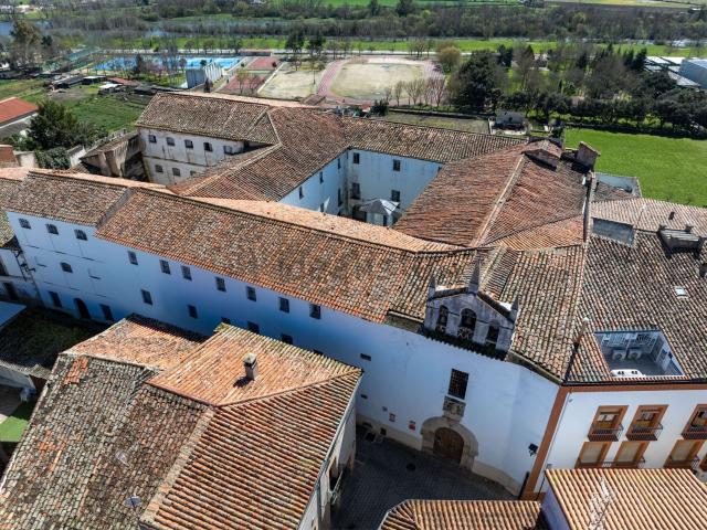 Edificio, Coria