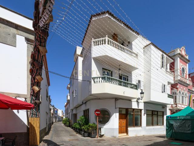 Edificio de 4 plantas, en el Casco Histórico de San Mateo Gran Canaria