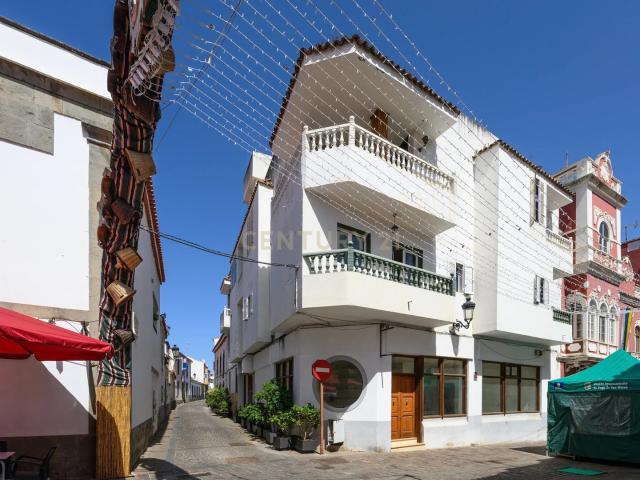 Edificio de 4 plantas, en el Casco Histórico de San Mateo Gran Canaria