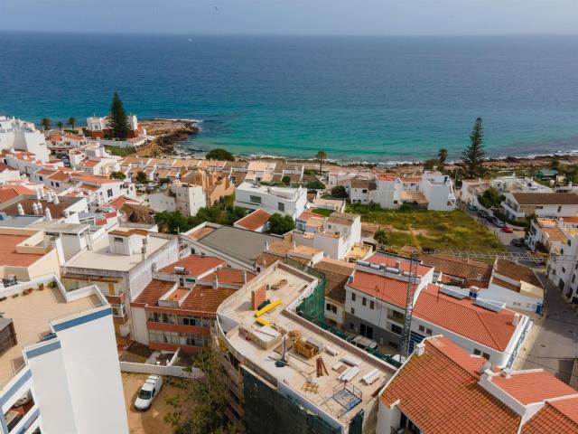 Edifício de 6 T1 com Piscina na Praia da Luz 399m² Luz