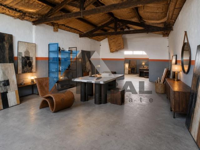 Edifício de 1 piso e logradouro na Travessa das Pedrinhas Brancas, 37
