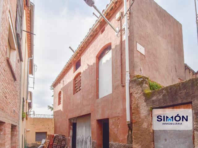 Edificio de 213 m2 contruidos con múltiples funcionalidades y céntrico!