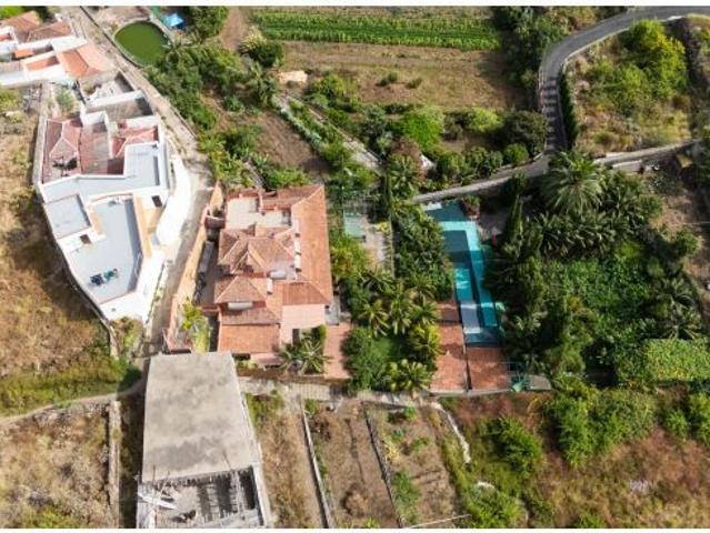 EDIFICIO DE 3 VIVIENDAS Y TERRENO URBANO RÚSTICO EN ICOD DE LOS VINOS