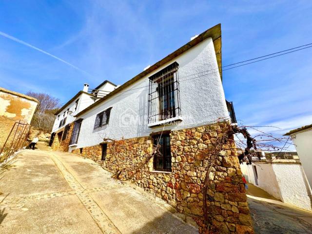Edificio de 3 Viviendas Rurales en Juviles