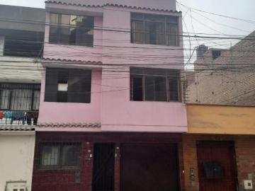 Edificio de tres pisos cochera y azotea en comas