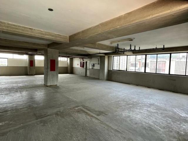 Edificio de uso comercial industrial en Los Ruices Cód 5397311