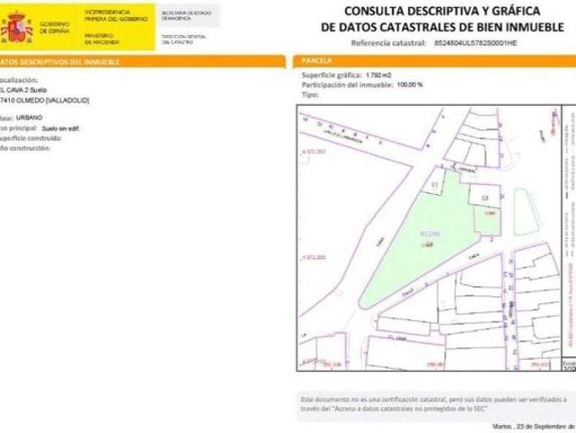 Edificio de viviendas en construcción de obra paralizada de VPO en el pueblo de Olmedo, provincia de