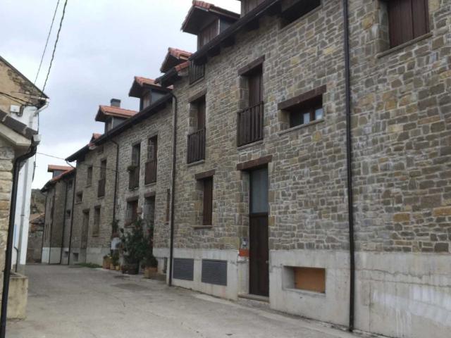 Edificio de viviendas en construcción en Esposa