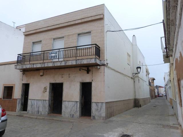 Edificio de dos plantas en zona centro Isla Cristina