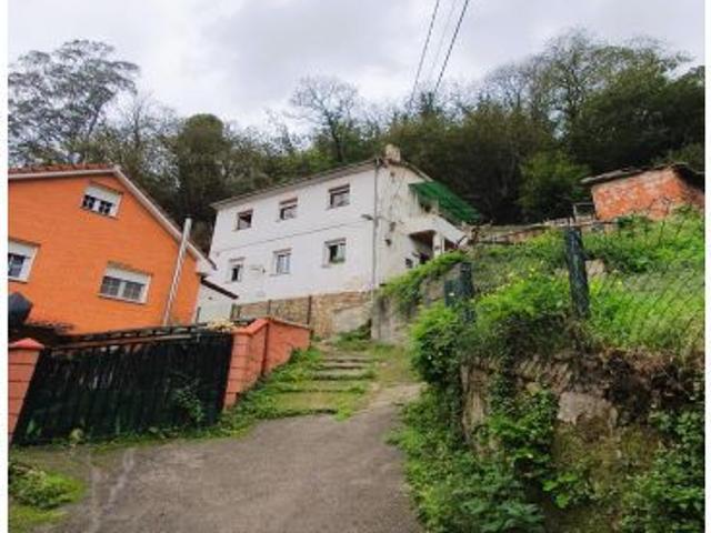 Edificio de dos viviendas en Turón, Asturias: Tu Oportunidad Ideal