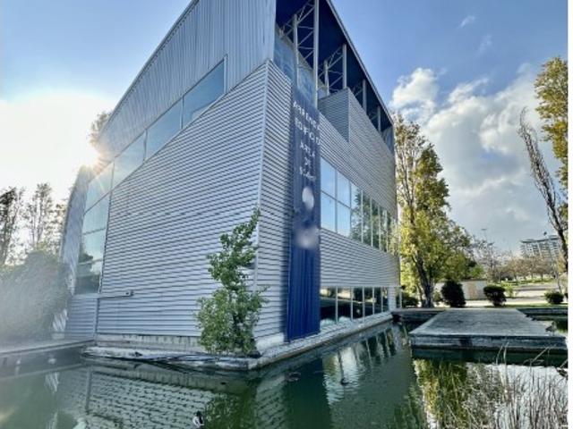Edifício de escritórios com 930m2