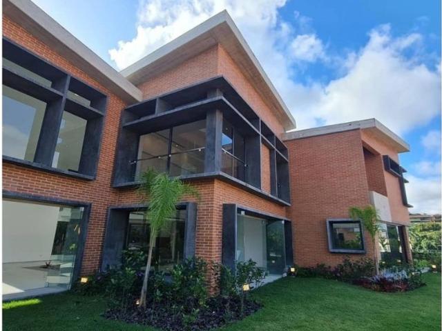 Edificio de lujo en venta Nueva Caracas, Venezuela