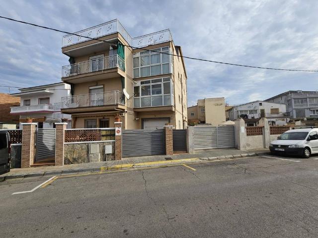 Edificio de lujo en venta Santa Perpetua de Moguda, España