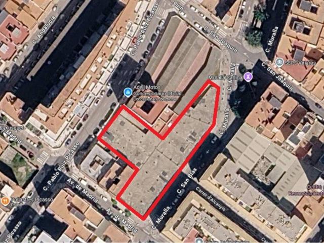 Edificio de obra parada en construcción en Vinarós