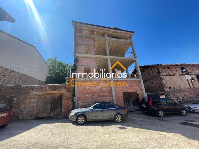 EDIFICIO DEL 1900 EN UN TERRENO DE 148 M2 CONSTRUCCIÓN TRADICIONAL