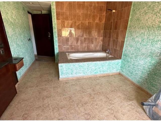 Edificio en Venta en Vidreres, Girona