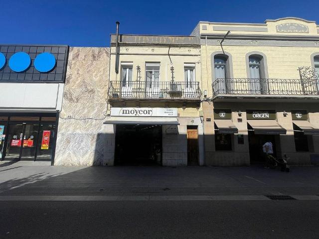 Edificio en venta en avenida De la Generalitat, Santa Coloma de Gramanet, de 350 m² por 575.000