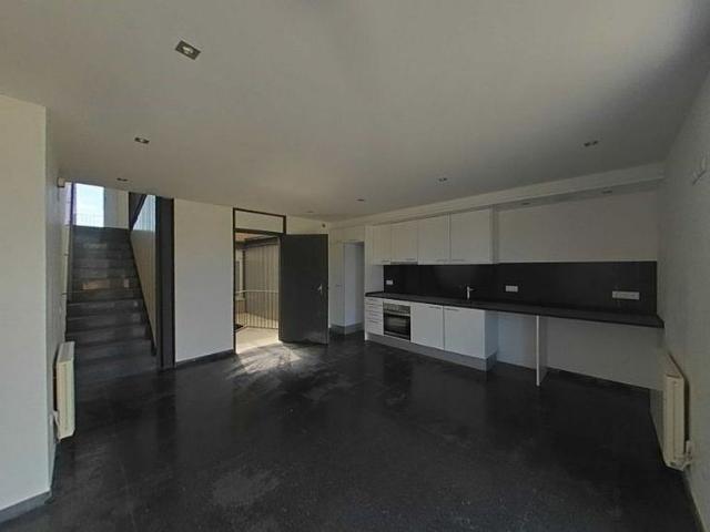 Edificio en venta en avenida Del Penedès, Santa Margarida i els Monjos, de 398 m² por 349.000