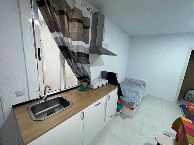 Edificio en venta en calle De Calderón de la Barca, Badalona, de 423 m² por 720.000