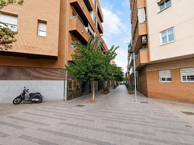 Edificio en venta en calle De la Verge de Montserrat, Cornellà de Llobregat, de 218 m² por 330.000