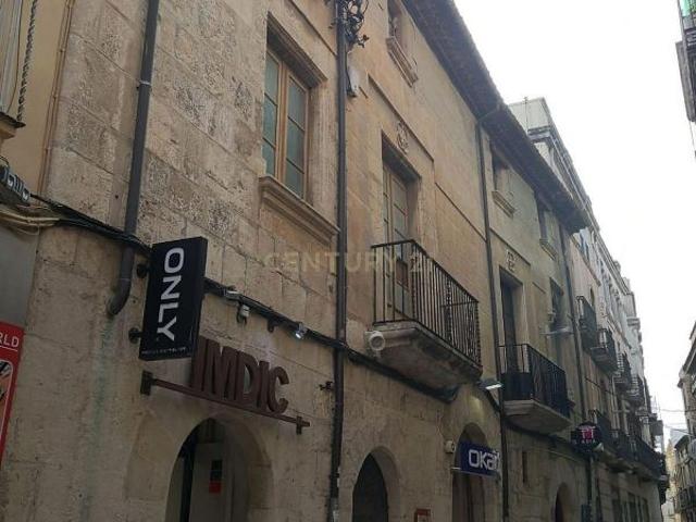 Edificio en venta en calle De la Font, Vilafranca del Penedès, de 753 m² por 740.000